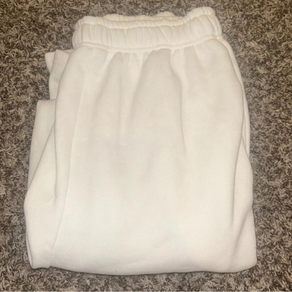 White Straight Leg Sweatpants 🤍